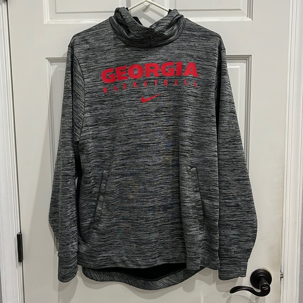 Men’s Nike dry fit sweatshirt, Georgia basketball on the front kangaroo pocket